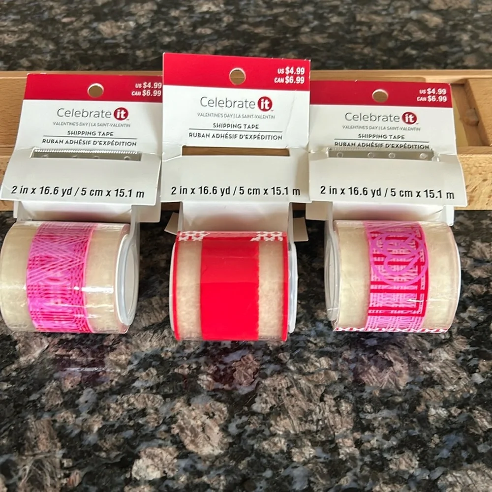 CELEBRATE IT VALENTINES SHIPPING TSPE SET OF 3 NWT